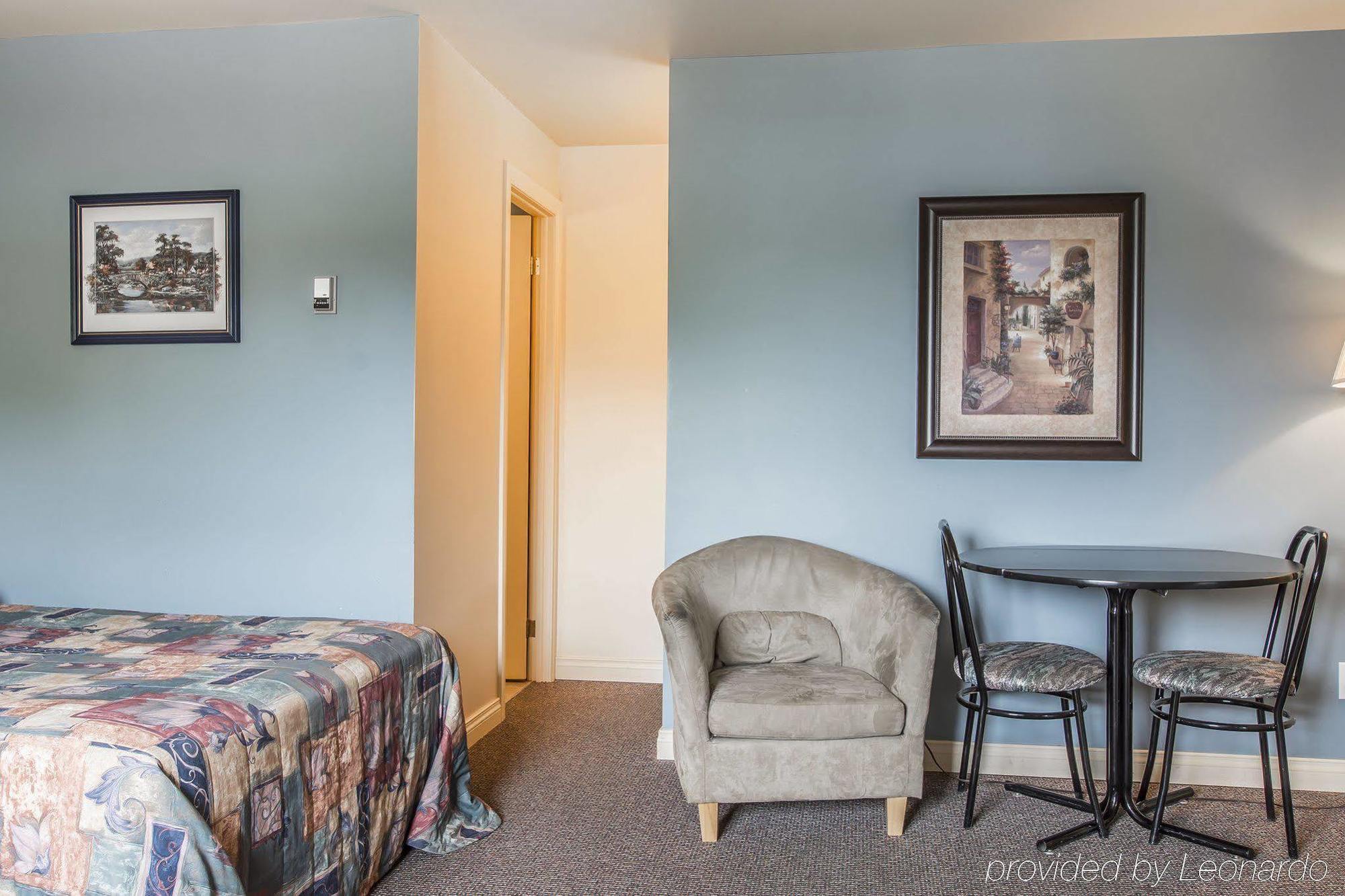 Econo Lodge Cabano Экстерьер фото